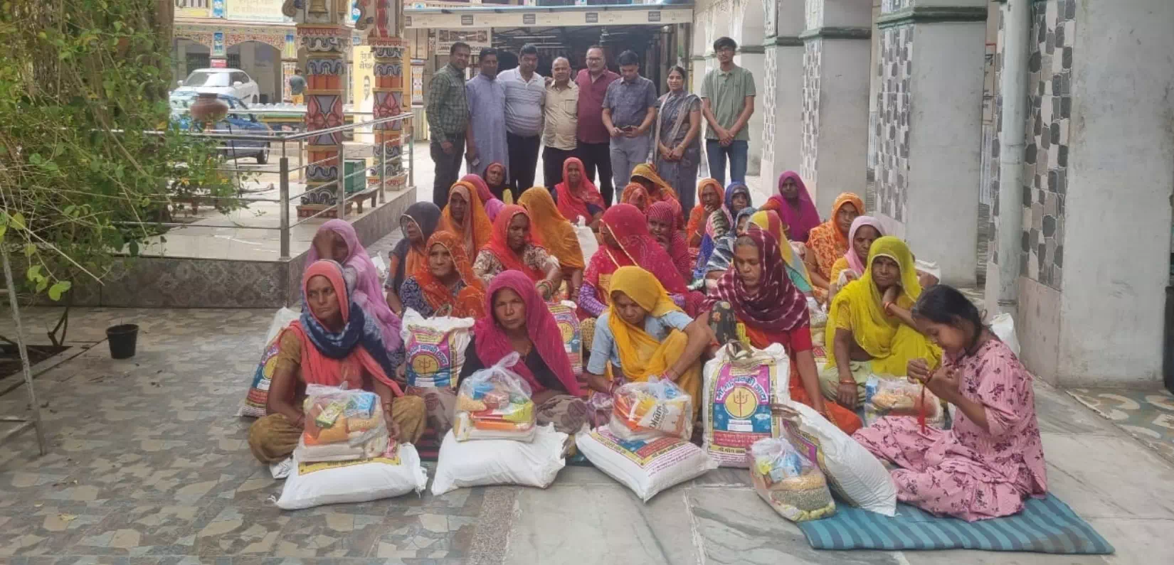 water-cans-for-distribution